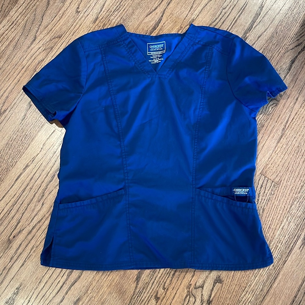 Cherokee Revolution 2 pocket Scrub Top- Women Medium